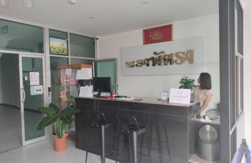Narathiwat Hotel | Explore Comfort at โรงแรมนราพัตรา with Breakfast & Dining