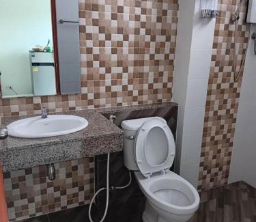 Narathiwat Hotel | Explore Comfort at โรงแรมนราพัตรา with Breakfast & Dining