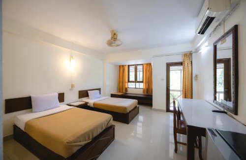 Tha Wung Hotel | Comfortable Stay at โรงแรมสบายโฮเต็ล with Pool & Breakfast
