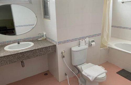 Nakhon Ratchasima Hotel | Comfortable Stay at โรงแรมสบายโฮเทล โคราช with Hot Tub