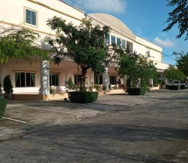 Rayong Hotel | Discover Hotel Wellington: Affordable Comfort & Dining