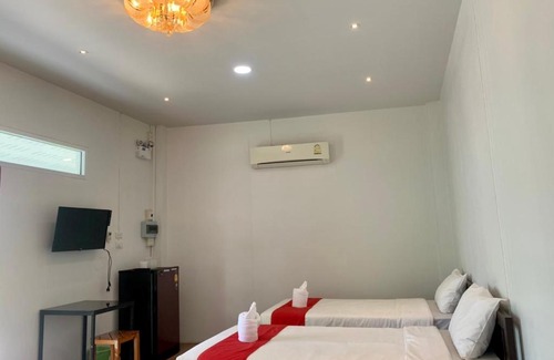 Khlung Hotel | Discover Am Amoonds Hotel: Family-Friendly with Dining