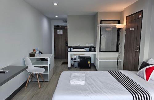 Chong Nonsi Hotel | Budget-Friendly AREA Place Sathorn with Family Amenities