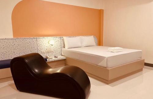 Chonburi Hotel | Dream Hotel: Guest Rated 9/10 with Complimentary Breakfast