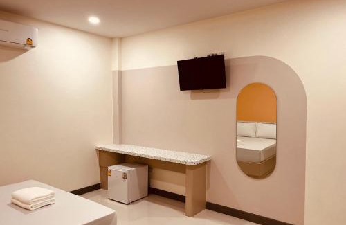 Chonburi Hotel | Dream Hotel: Guest Rated 9/10 with Complimentary Breakfast