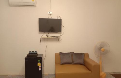 Kaset Sombun House | Homestay Yai Nan: Kid-Friendly Retreat with a Pool