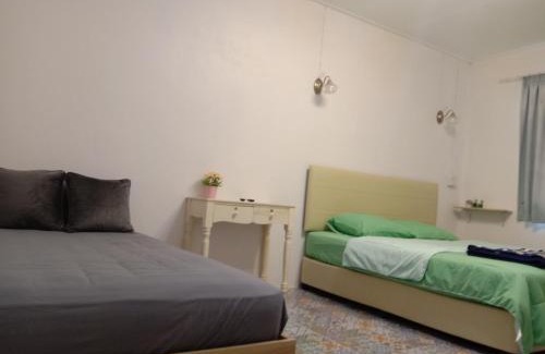 Kaset Sombun House | Homestay Yai Nan: Kid-Friendly Retreat with a Pool