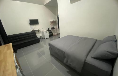 Phrom Buri Apartment | Child-Friendly Retreat at โฮมสเตย์ สุขสำราญ รีสอร์ท