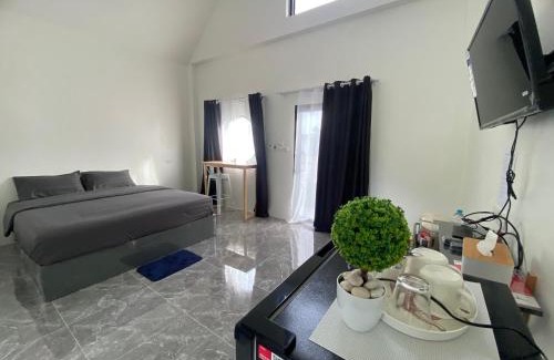 Phrom Buri Apartment | Child-Friendly Retreat at โฮมสเตย์ สุขสำราญ รีสอร์ท