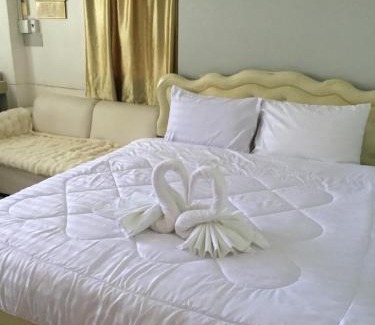Chaiya House | Beachfront Bliss at Chaiya Seaview Homestay