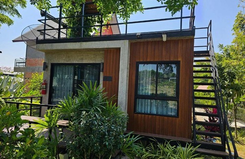 Khanong Phra Hotel | Discover Relaxation at ไร่ปาริชาติ with Pool & Pets Welcome