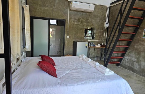 Khanong Phra Hotel | Discover Relaxation at ไร่ปาริชาติ with Pool & Pets Welcome