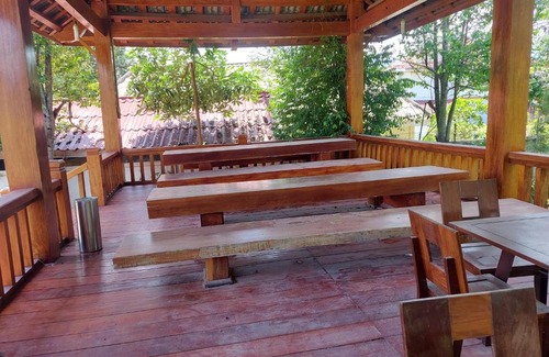 Sainyabuli Province Hotel | Discover SokSai Hotel: Family-Friendly with Breakfast & Hot Tub