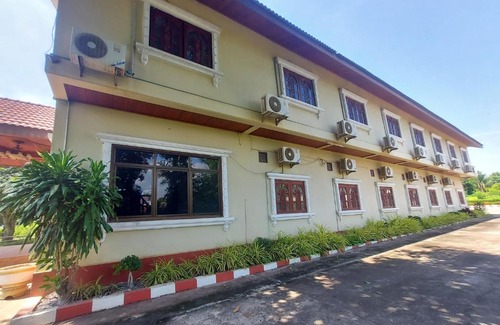Sainyabuli Province Hotel | Discover SokSai Hotel: Family-Friendly with Breakfast & Hot Tub