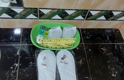 Sainyabuli Province Hotel | Discover SokSai Hotel: Family-Friendly with Breakfast & Hot Tub
