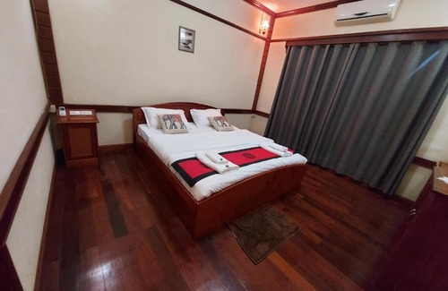 Sainyabuli Province Hotel | Discover SokSai Hotel: Family-Friendly with Breakfast & Hot Tub