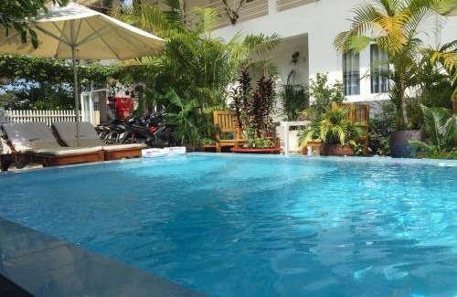 Duong Dong House | Welcoming Orchid Guesthouse: Poolside Bliss & Breakfast Included