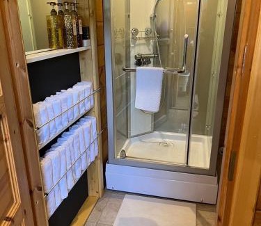 Hatsukaichi Apartment | Family-Friendly Getaway at あそびのコテージ廿日市