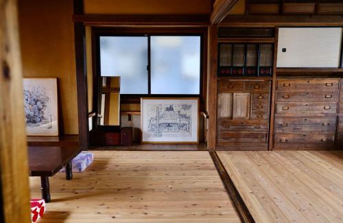 Odawara Apartment | Cozy Dog-Friendly Retreat by the Beach with Hot Tub