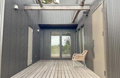 Oshima Apartment | Eco-Friendly Family Retreat at くろまま with Hot Tub