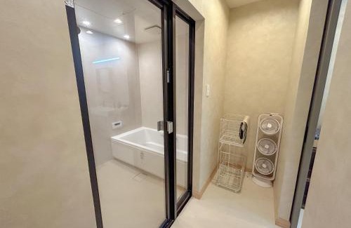 Oshima Apartment | Eco-Friendly Family Retreat at くろまま with Hot Tub
