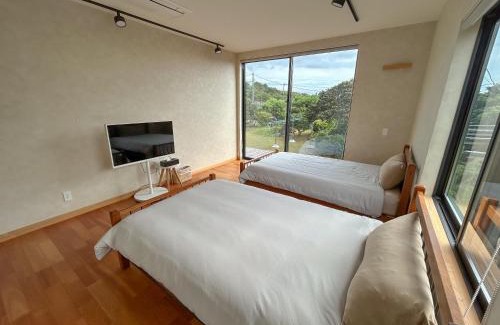 Oshima Apartment | Eco-Friendly Family Retreat at くろまま with Hot Tub