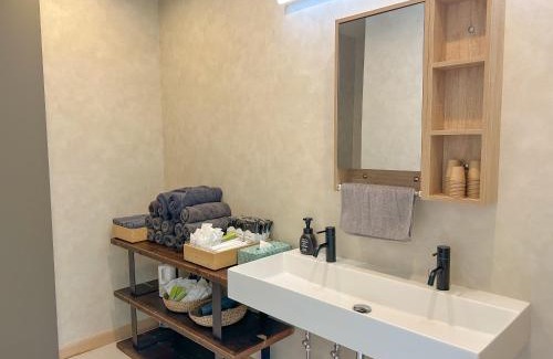 Oshima Apartment | Eco-Friendly Family Retreat at くろまま with Hot Tub