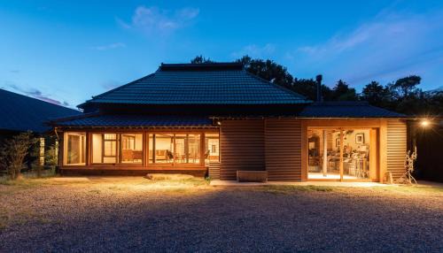 Fukuyama House | Setouchi OMOYA: Pet-Friendly Haven with Hot Tub & Kitchen