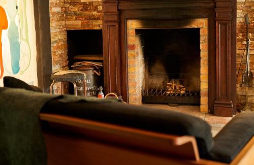 Fukuyama House | Setouchi OMOYA: Pet-Friendly Haven with Hot Tub & Kitchen