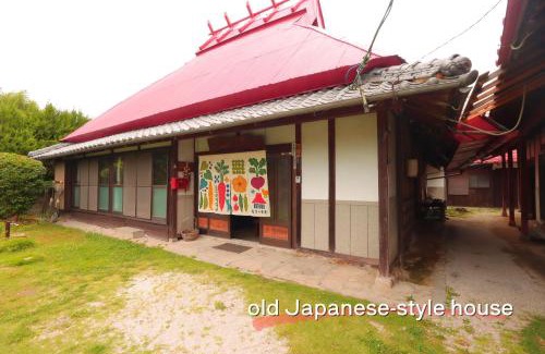 Shunan House | Pet-Friendly Morinomomu Guest House with Hot Tub in Mitsuo