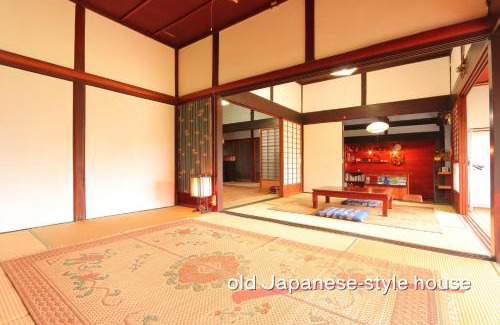 Shunan House | Pet-Friendly Morinomomu Guest House with Hot Tub in Mitsuo