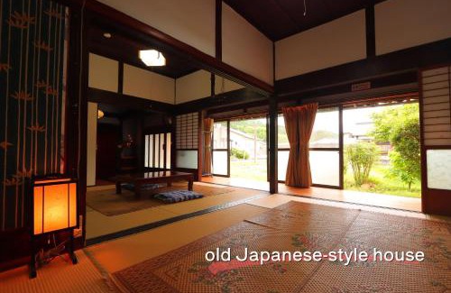 Shunan House | Pet-Friendly Morinomomu Guest House with Hot Tub in Mitsuo