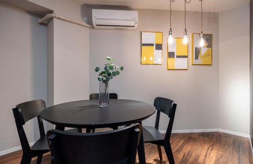 Naniwa Apartment | Explore アリタ日本橋西1F: Family-Friendly Retreat Awaits