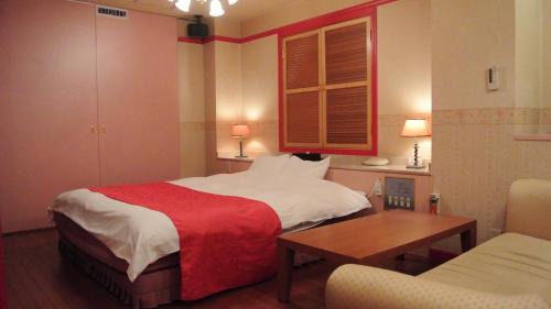 Himeji Hotel | Discover Angélique Cloche: Accessible Comfort & Breakfast