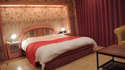 Himeji Hotel | Discover Angélique Cloche: Accessible Comfort & Breakfast