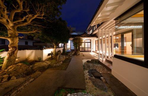 Naha Villa | Discover クリスタルヴィラ金城: Family-Friendly Retreat