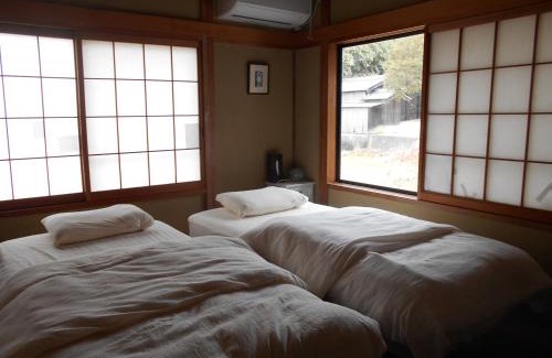 Kamijima-cho House | Cozy ゲストハウスみちしお with Oceanfront Views & Hot Tub
