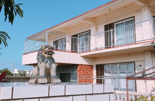 Kadena-cho House | Discover ゲストハウス~時~: Family-Friendly Retreat