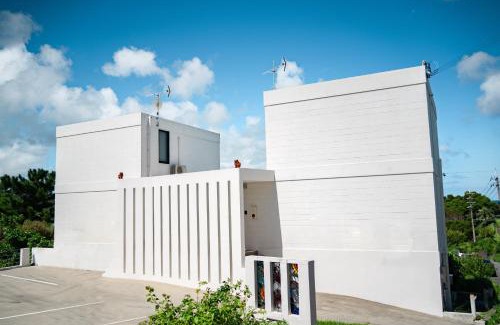 Maeganeku Villa | Family-Friendly SeaSpaceRoad with Hot Tub & 9/10 Rating