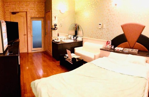 Shimotsuke Hotel | Stylish Tochigi: Adults-Only Retreat with Hot Tub