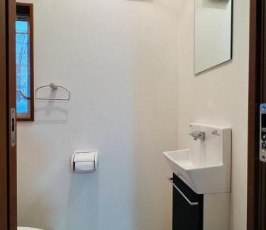 Chiba Apartment | Family-Friendly Space at 浜幕張 with Kitchen Amenities