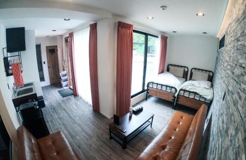 Oishi Apartment | Discover Smart Cottage Iron Nest: Family-Friendly Retreat