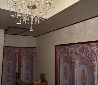 Usami House | Relaxing Getaway at Deer Head with Hot Tub & Kitchen