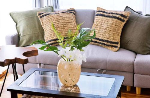 Tsuboya Apartment | Oceanfront Nostalgia: Family-Friendly Retreat Awaits