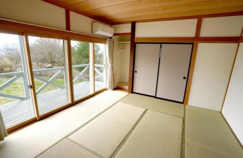 Komoro House | Experience Comfort at ヒュッテ・ボーデン with Hot Tub Access