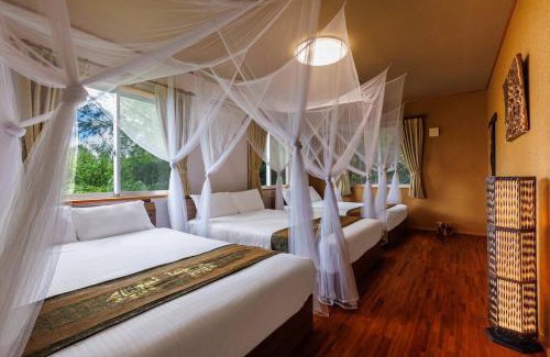 Nago House | Convenient Kanasa Hotel: 5-Minute Walk to the Beach