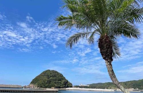 Susami Apartment | Beachside Retreat: Private Space at Minpaku Yamaguchi