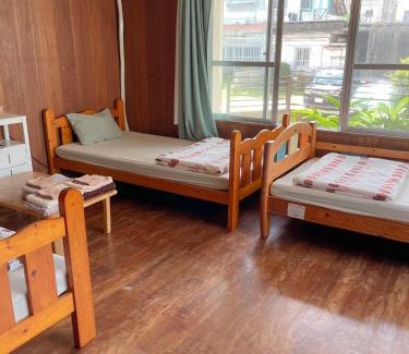 Taira House | Experience Comfort at フェーヌカジ洋室 with Kitchen Amenities