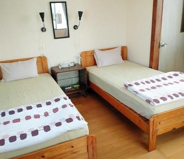Taira House | Experience Comfort at フェーヌカジ洋室 with Kitchen Amenities