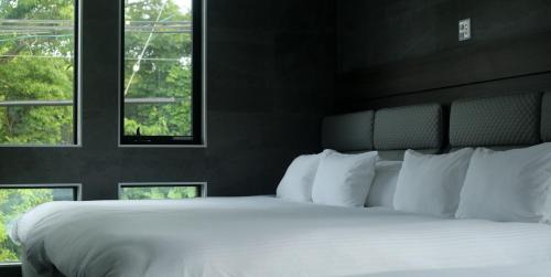 Futami Hotel | Relaxing Plufino Resort Villa: Pet-Friendly with Hot Tub